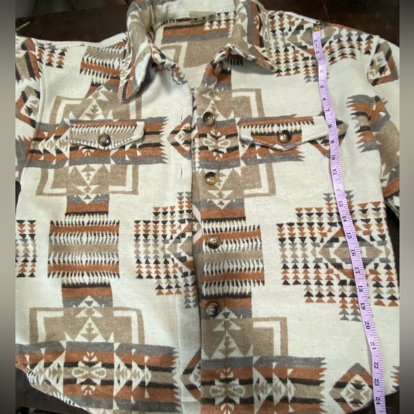 New In Women’s Boutique-Style Oversized Shacket Aztec Western Print NWOT Size L - Picture 4 of 4